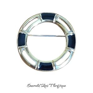 Vintage monet circle brooch, black and gold tone. Free shopping